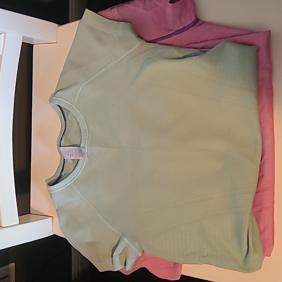 Fly tech Ivivva t-shirts - Picture 2 of 2